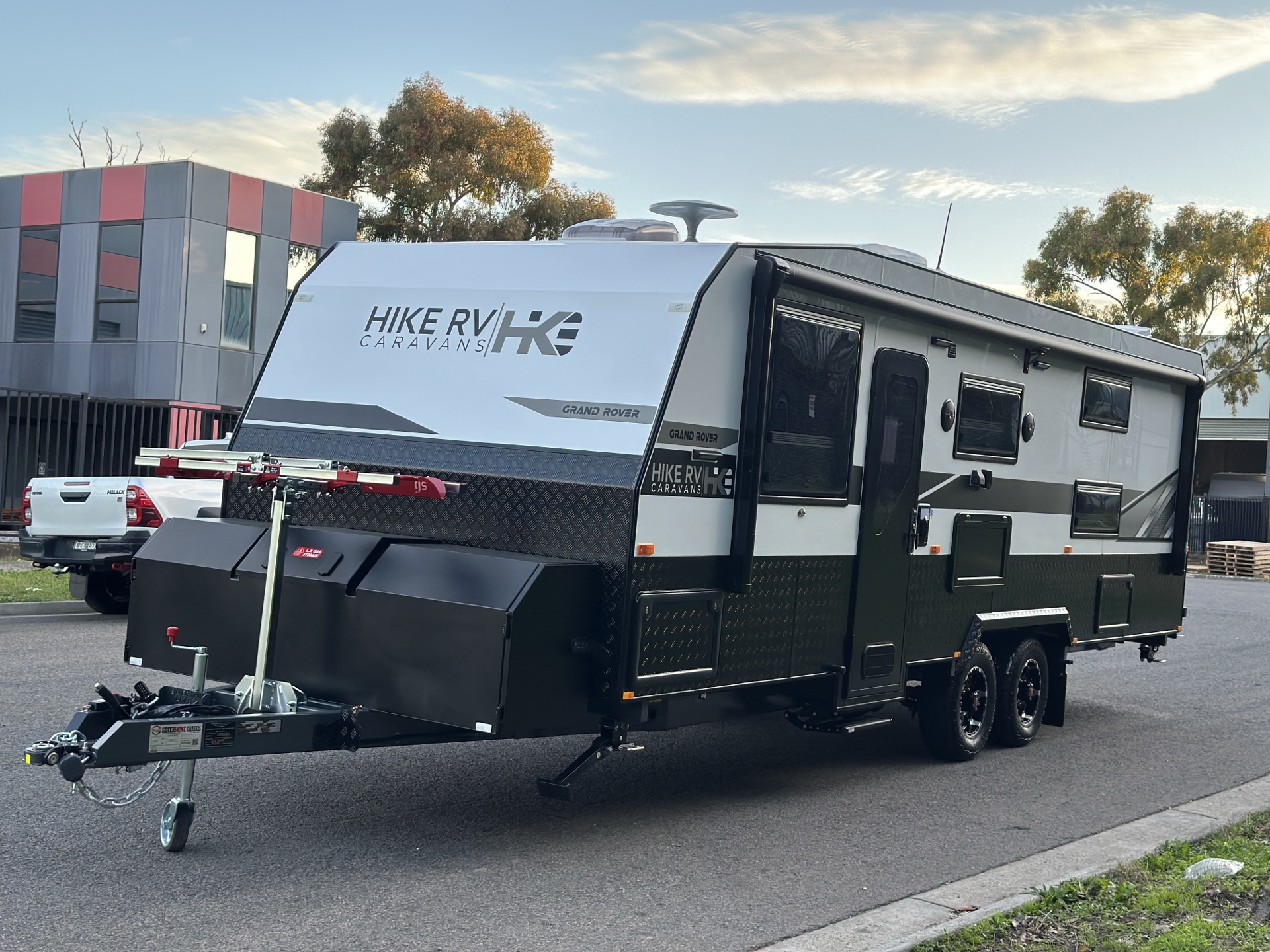 Grand Rover External 1